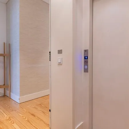 Апартаменты Downtown By The River By Lovelystay