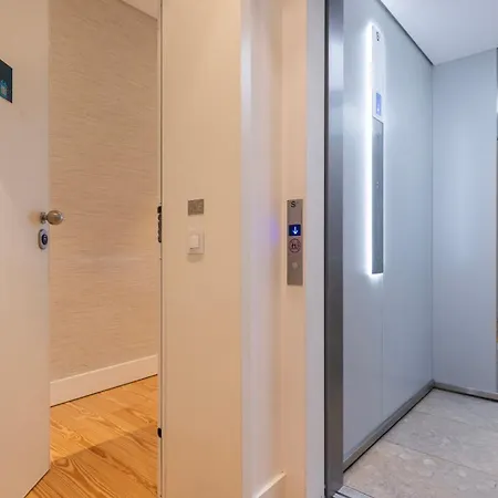 Апартаменты Downtown By The River By Lovelystay *