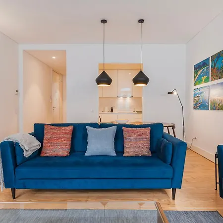 Apartament Downtown By The River By Lovelystay