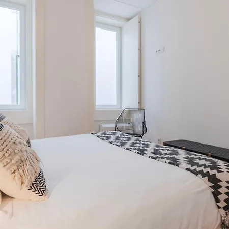 Downtown By The River By Lovelystay *